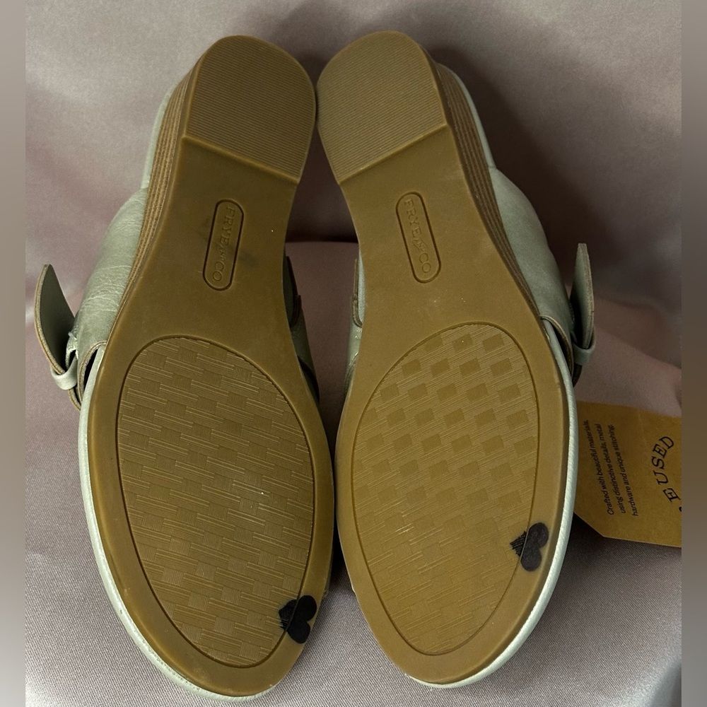 COPY - Frye And Co Womens Quincey Thong Sandals Taupe Gray Faux Leather Wedge 8… - Picture 16 of 16
